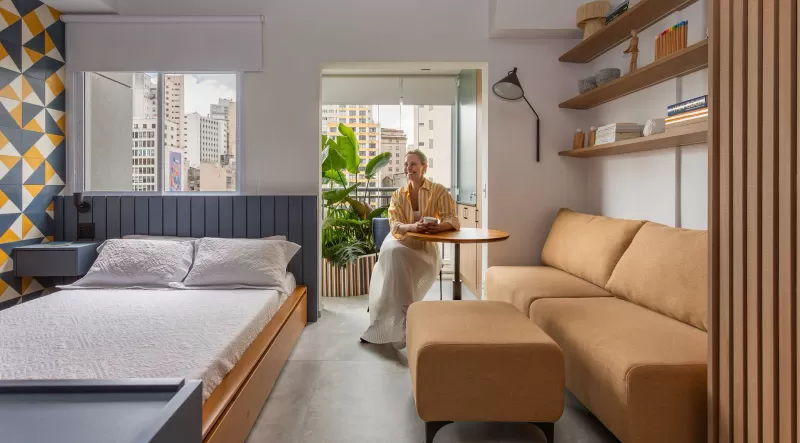 Studio de 20 m² vira refúgio urbano e opção de renda em São Paulo