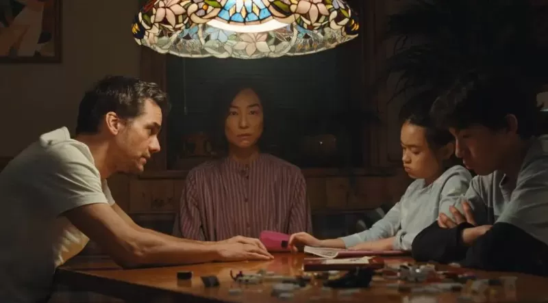 Filme de terror com Wagner Moura e Greta Lee ganha primeiro trailer; assista
