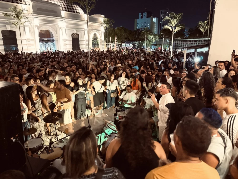 Centenas de pessoas se reúnem no Mercado de São Brás em dias de samba (Foto: assessoria Arthur Espíndola)