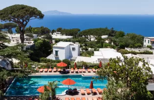 Verão europeu: de Capri a Ibiza, marcas de luxo ocupam hotéis e beach clubs 