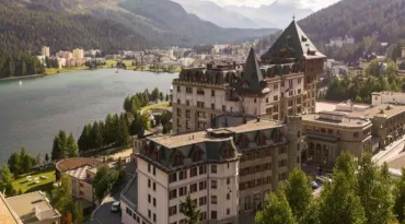 Conheça o Badrutt’s Palace, hotel suíço eleito o melhor do mundo em hospitalidade; veja fotos