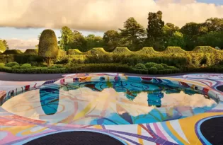 De Picasso a Hockney: conheça 10 piscinas pelo mundo onde mergulhar também é entrar em uma obra de arte